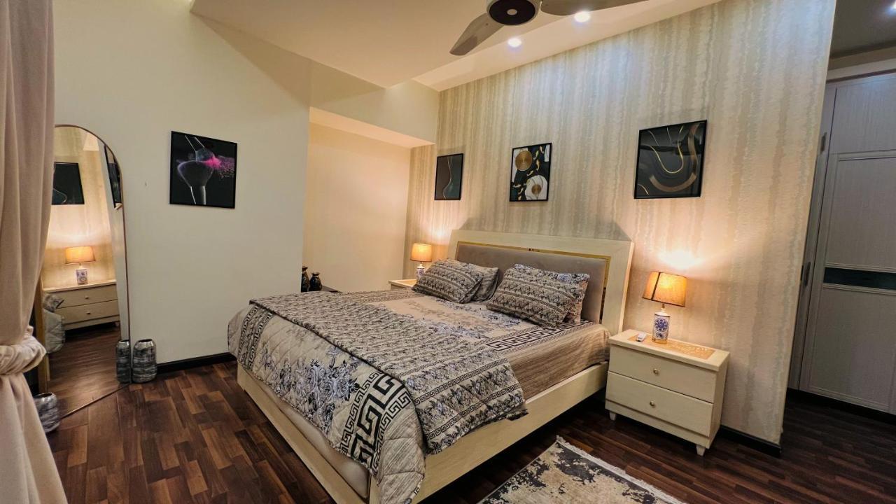 Sky Heights Luxury Apart Facing Centaurus Apartamento Islamabad Exterior foto