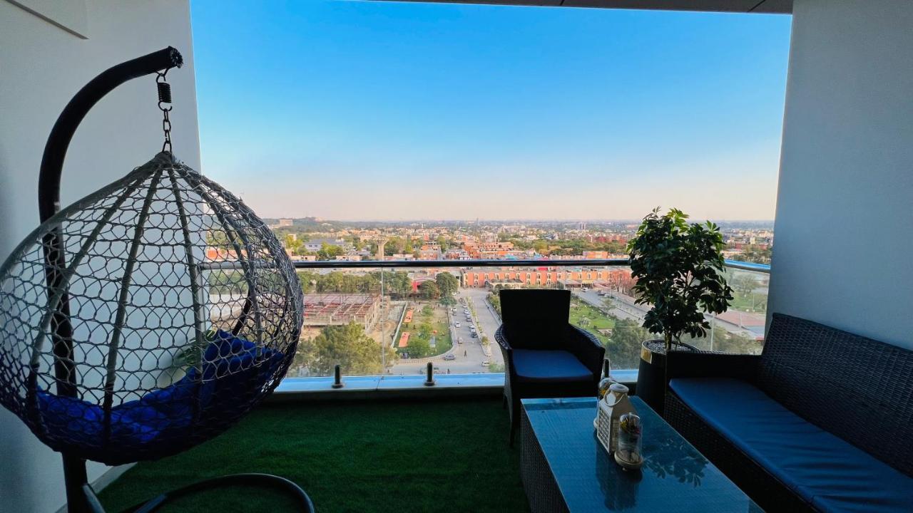 Sky Heights Luxury Apart Facing Centaurus Apartamento Islamabad Exterior foto